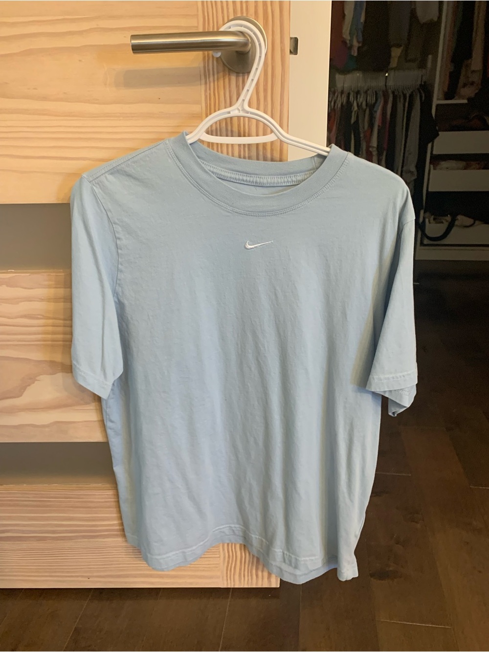 Nike Women’s Light Blue Crew Neck Short-Sleeve Tee - medium